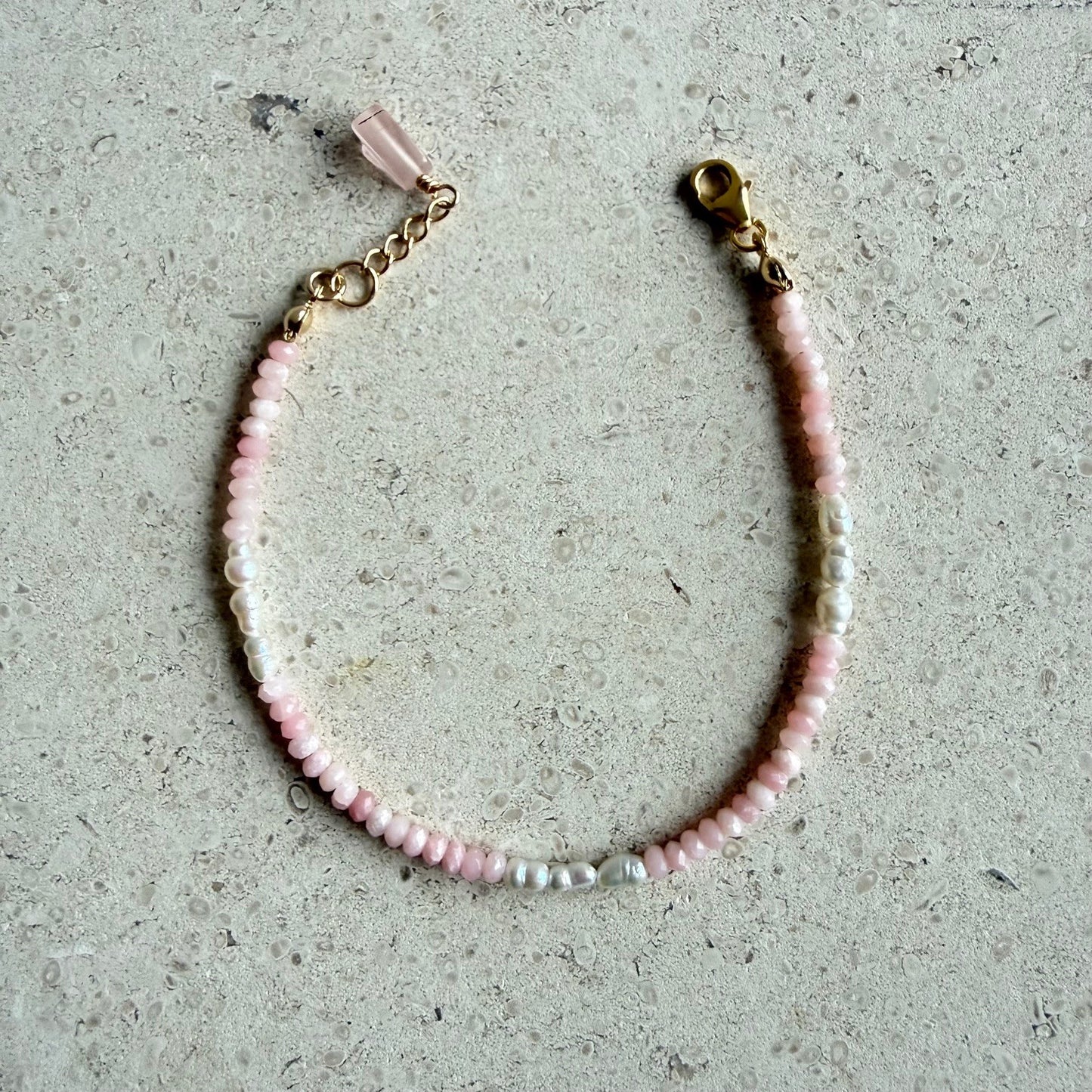 Armbandje van roze opaal en zoetwaterparels - ROZALIA