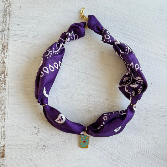 Bohemian bandana ketting met een emaille hanger