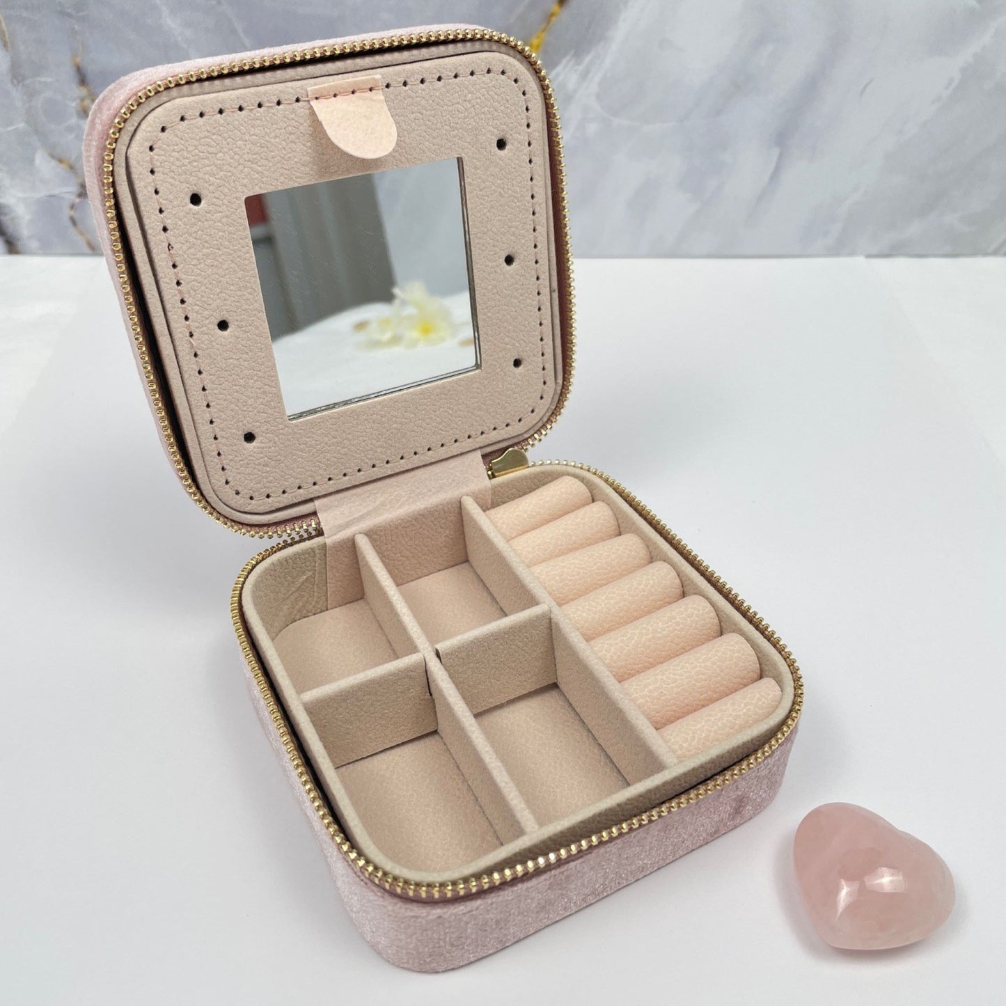 Withosent Sieradendoosje 3 niveaus, sieradendoosje van fluweel, sieradenkoffer voor dames, sieradendoos voor ringen, oorbellen, halskettingen en horloges, met slot en sleutel Withosent Sieradendoosje 3 niveaus, sieradendoosje van fluweel, sieradenkoffer voor dames, sieradendoos voor ringen, oorbellen, halskettingen en horloges, met slot en sleutel