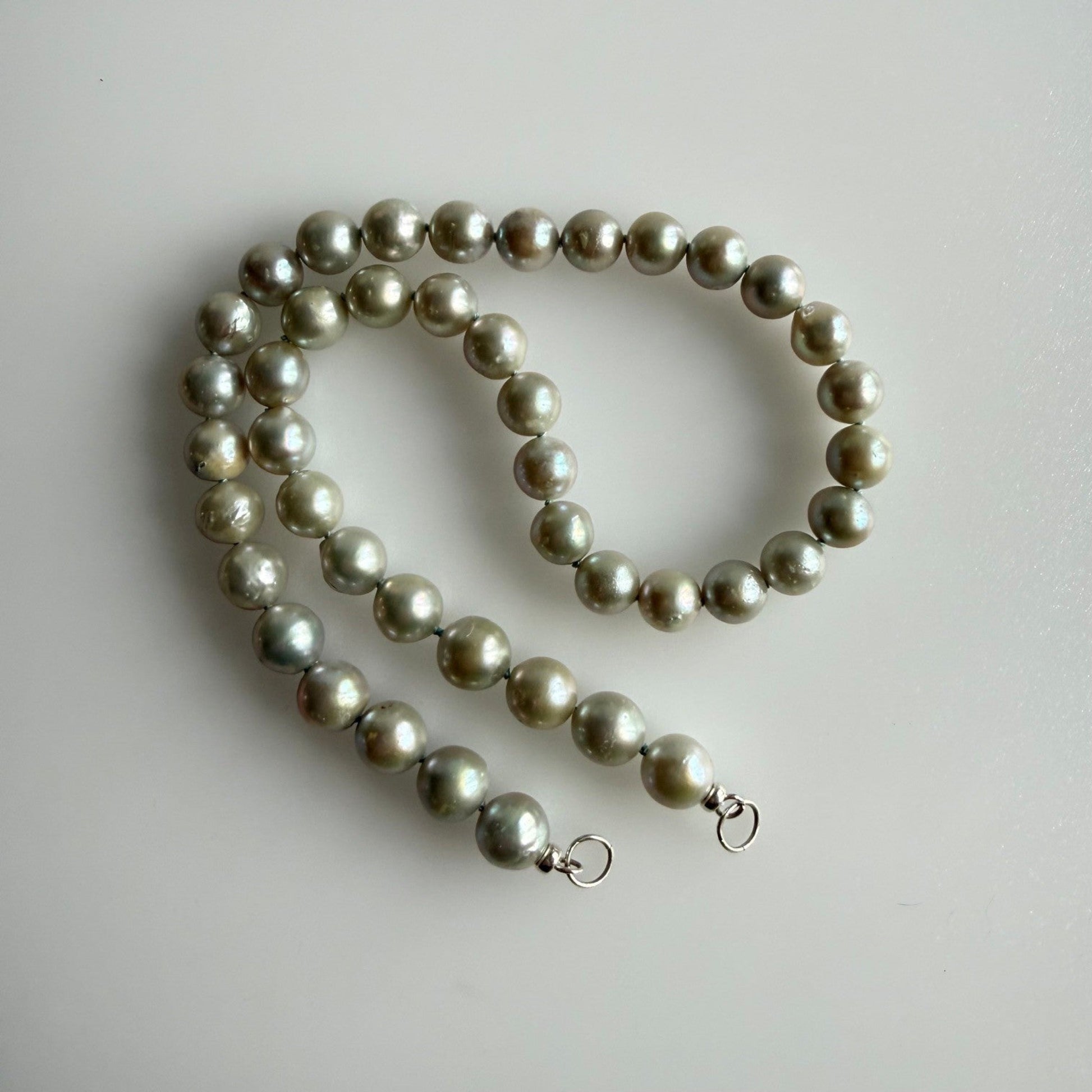 Ketting van zilverkleurige Akoya parels - Engelina Jewelry