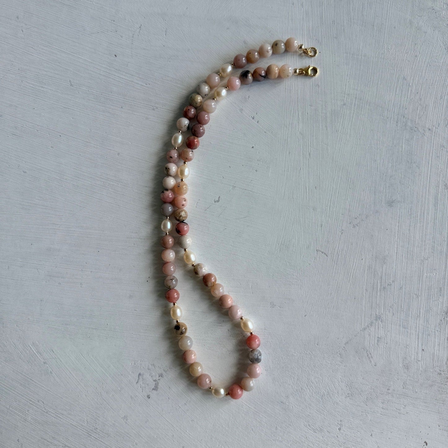 Ketting van ndes opaal en zoetwaterparels  - Engelina Jewelry