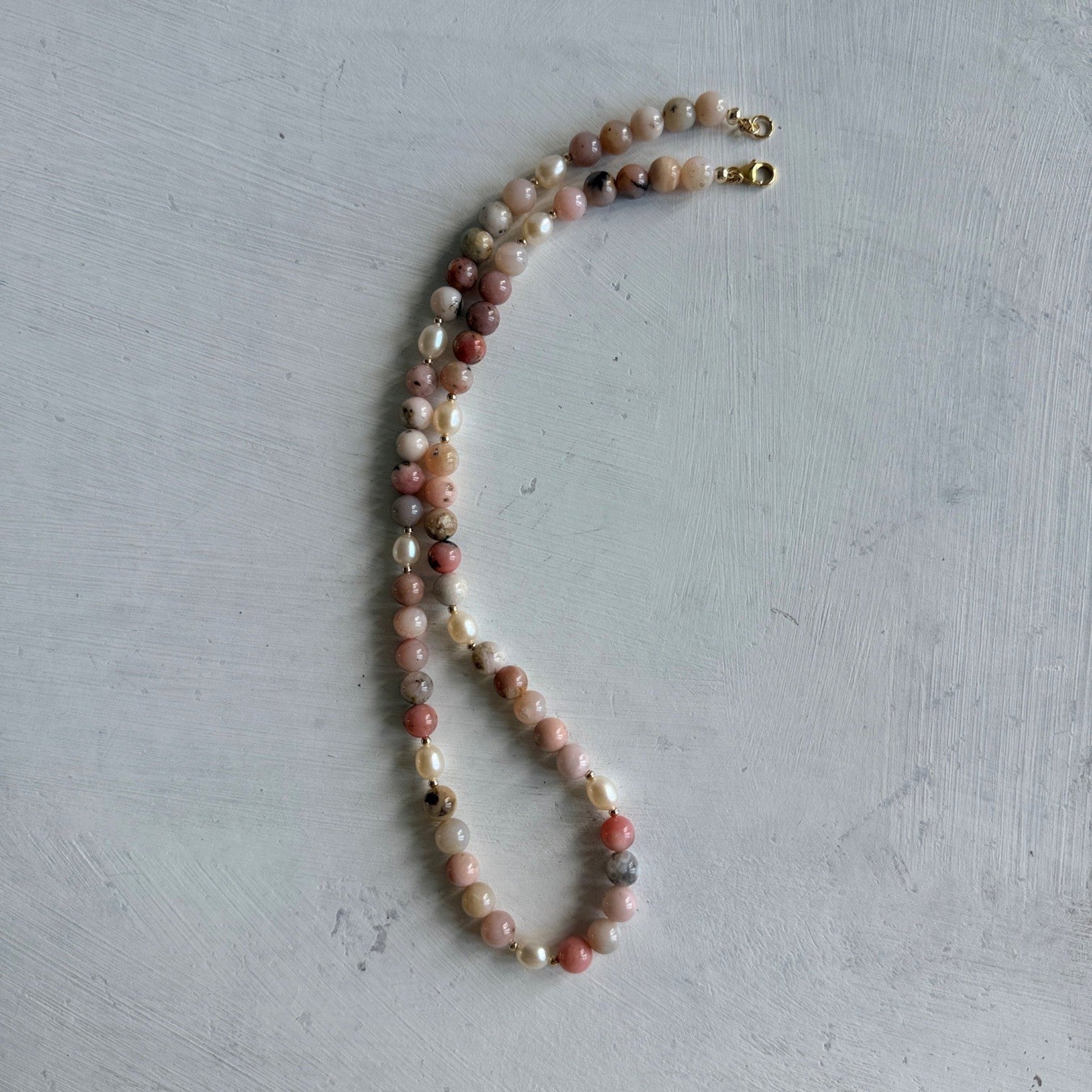 Ketting van ndes opaal en zoetwaterparels  - Engelina Jewelry