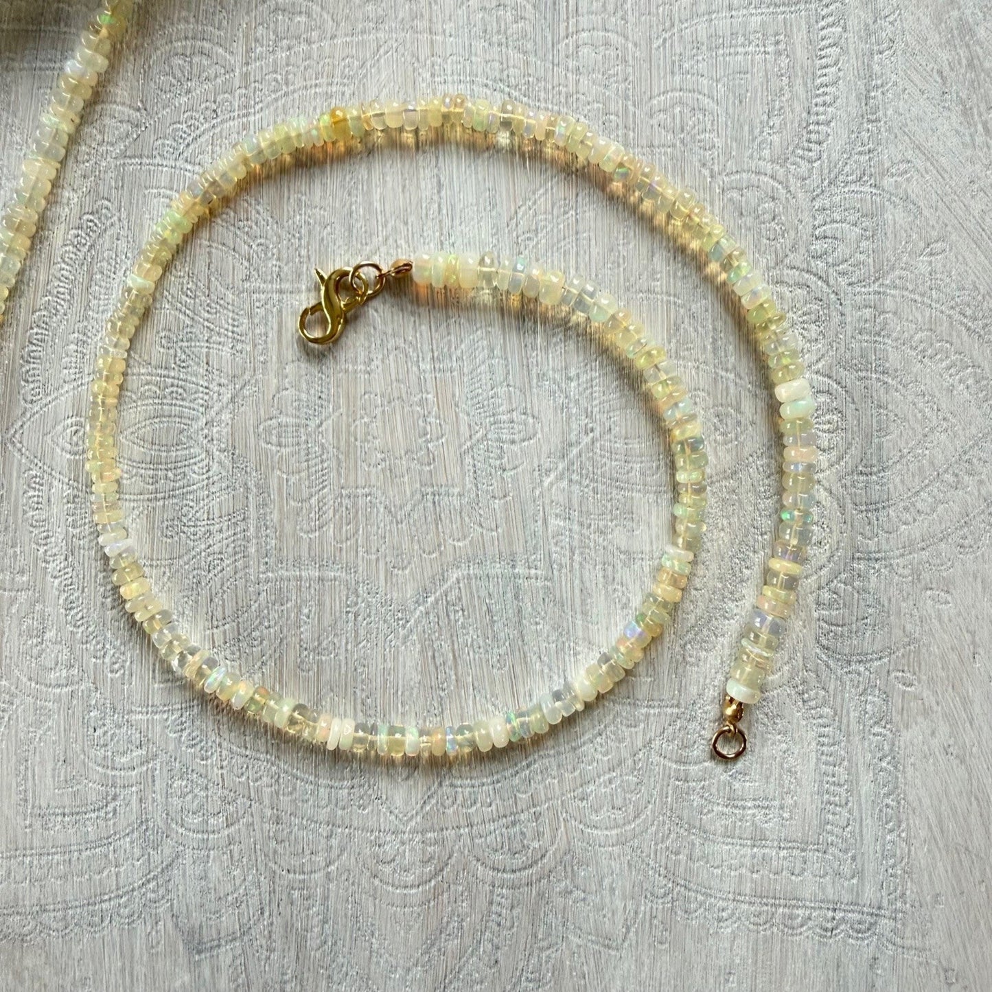 Ketting van Ethiopische opaal