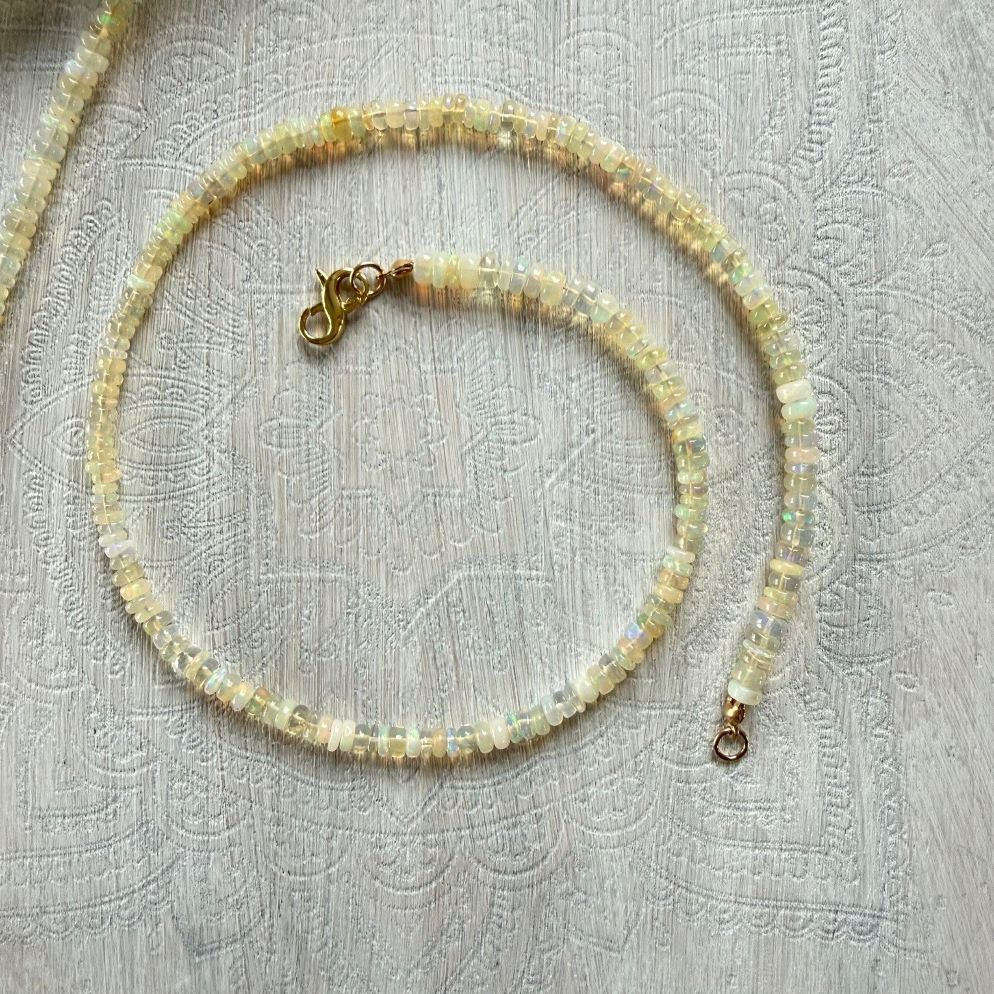 Ketting van Ethiopische opaal