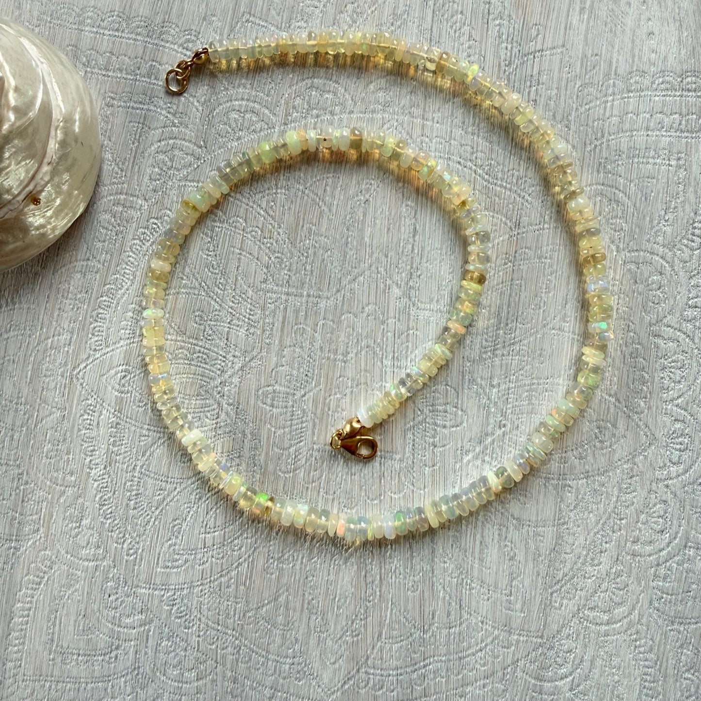 Ketting van Ethiopische opaal