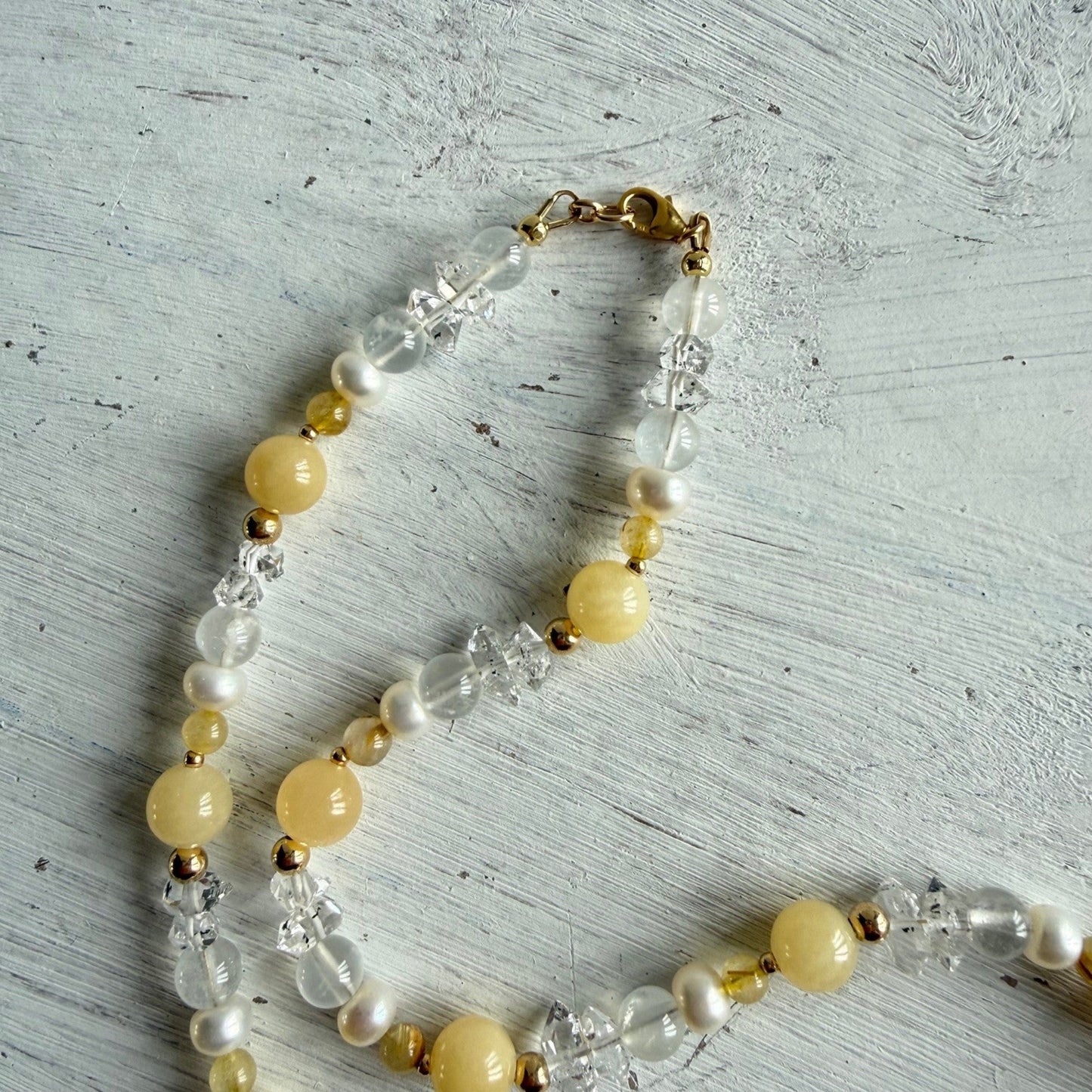 Ketting van gele calciet, Herkimer diamant en maansteen met gold filled slot - CEZANE