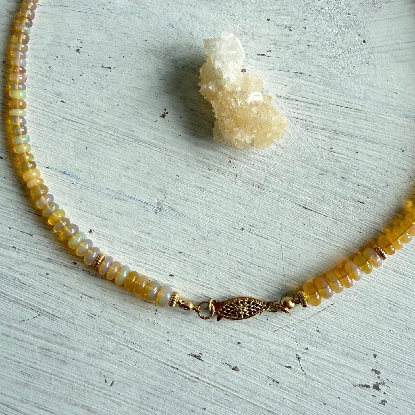 Ketting van gele  Ethiopische opaal met goldfilled slot - ETOPIA