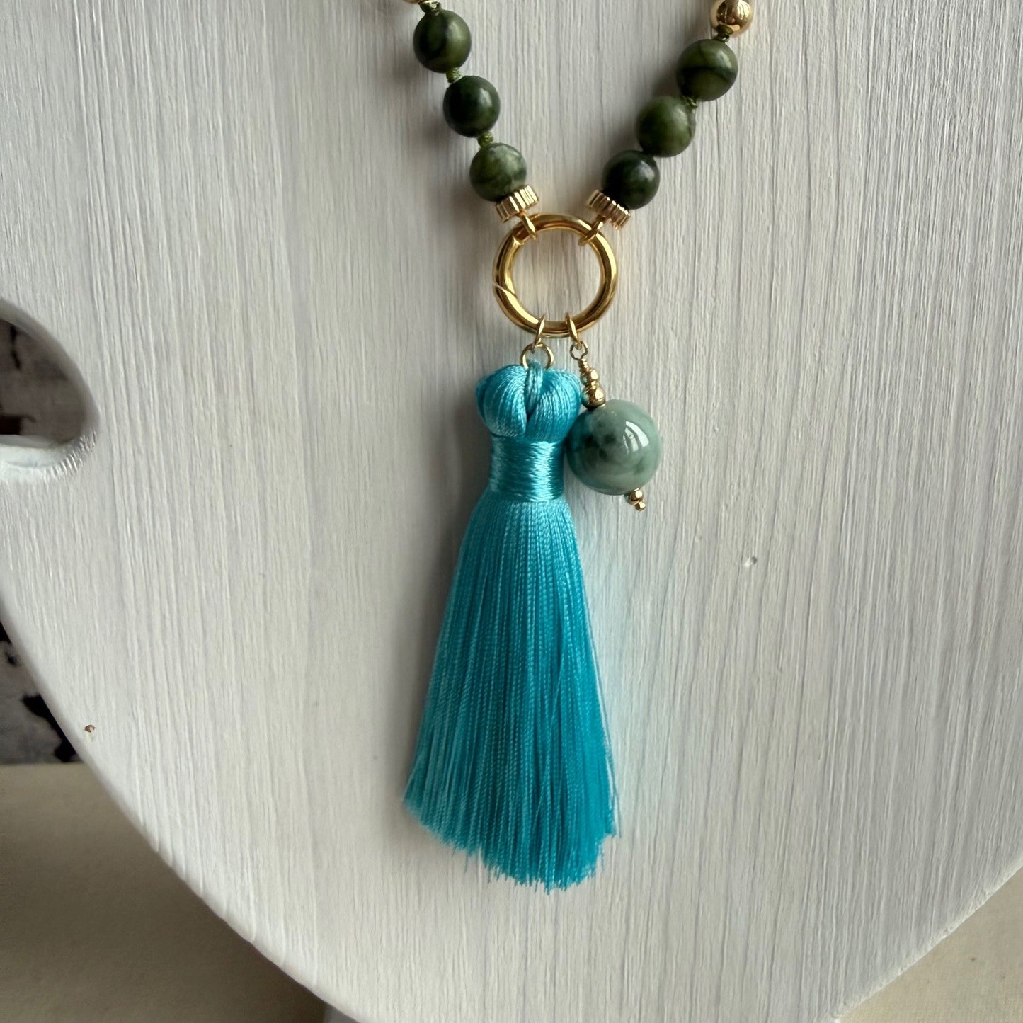 Handgemaakte ketting van ronde kralen met 14K gold filled haakslotje — Engelina Jewelry