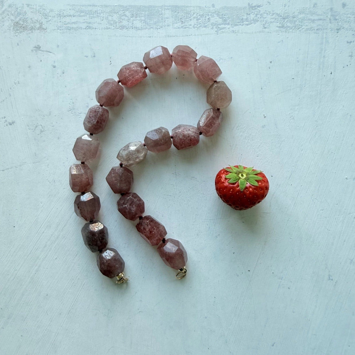 Ketting van aardbeienkwarts - Engelina Jewelry