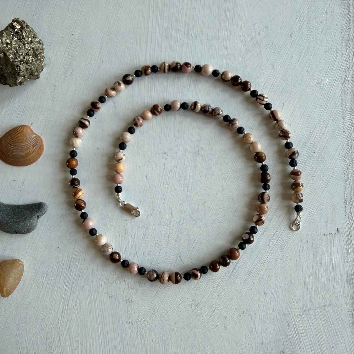 Ketting van agaat en lavasteen met zilver lobsterslot - Engelina Jewelry
