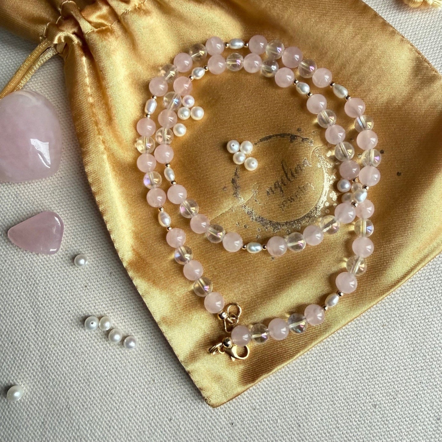 Ketting van aura kristal, rozenkwarts en zoetwaterparels - AURA