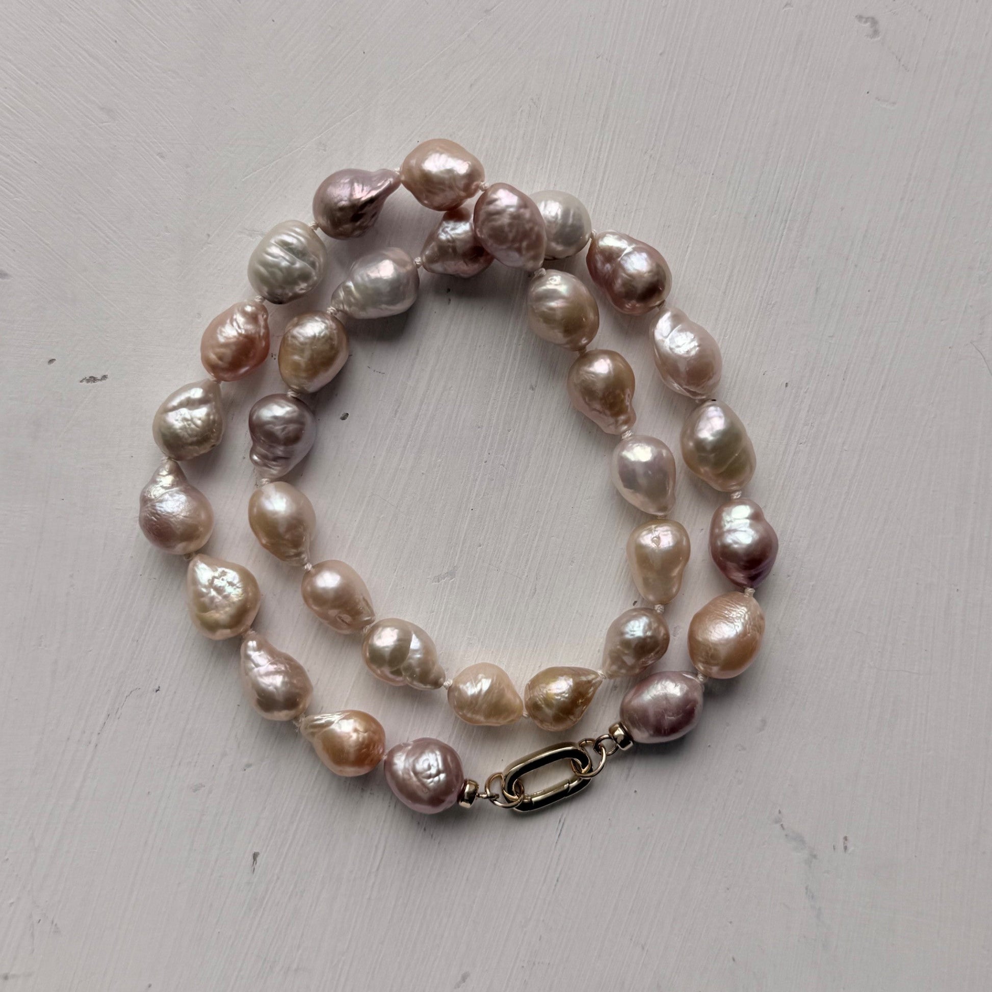 Ketting van grote zoetwaterparels met gold filled slot - Engelina Jewelry