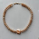 Ketting geregen van goudkleurige button parels - Engelina Jewelry