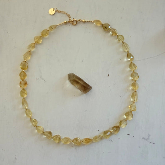 Ketting van grote onregelmatige citrien kralen - Engelina Jewelry