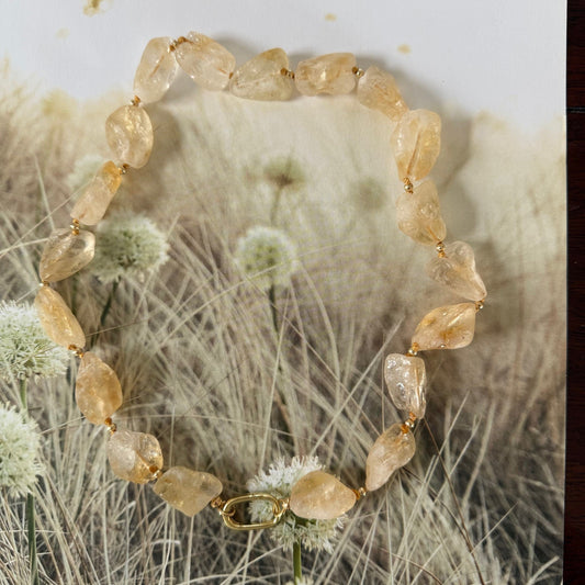 Ketting geknoopt van ruwe citrien met gold filled sluiting