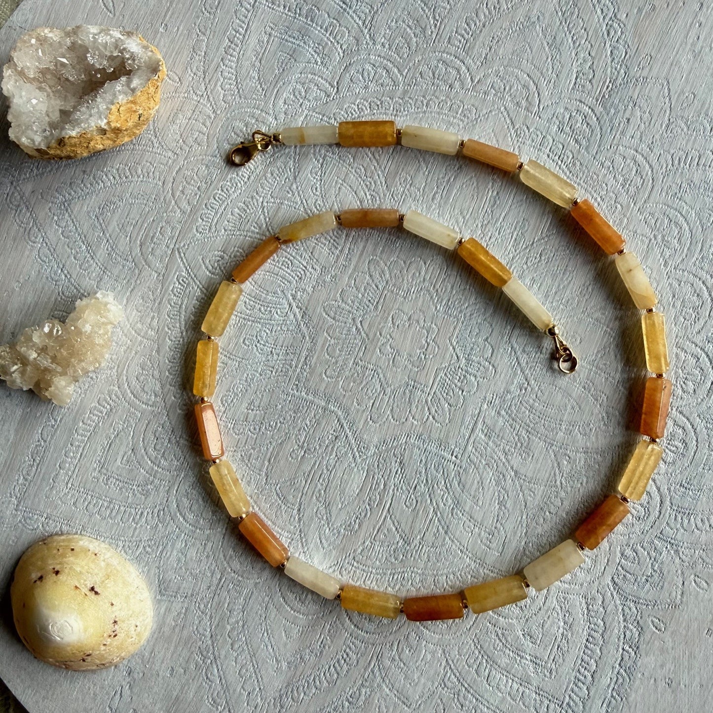 Handgemaakte ketting van ronde kralen met 14K gold filled haakslotje — Engelina Jewelry