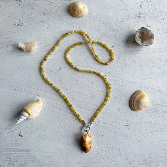 Lange ketting van gele opaal met jaspis bedel - JOALI