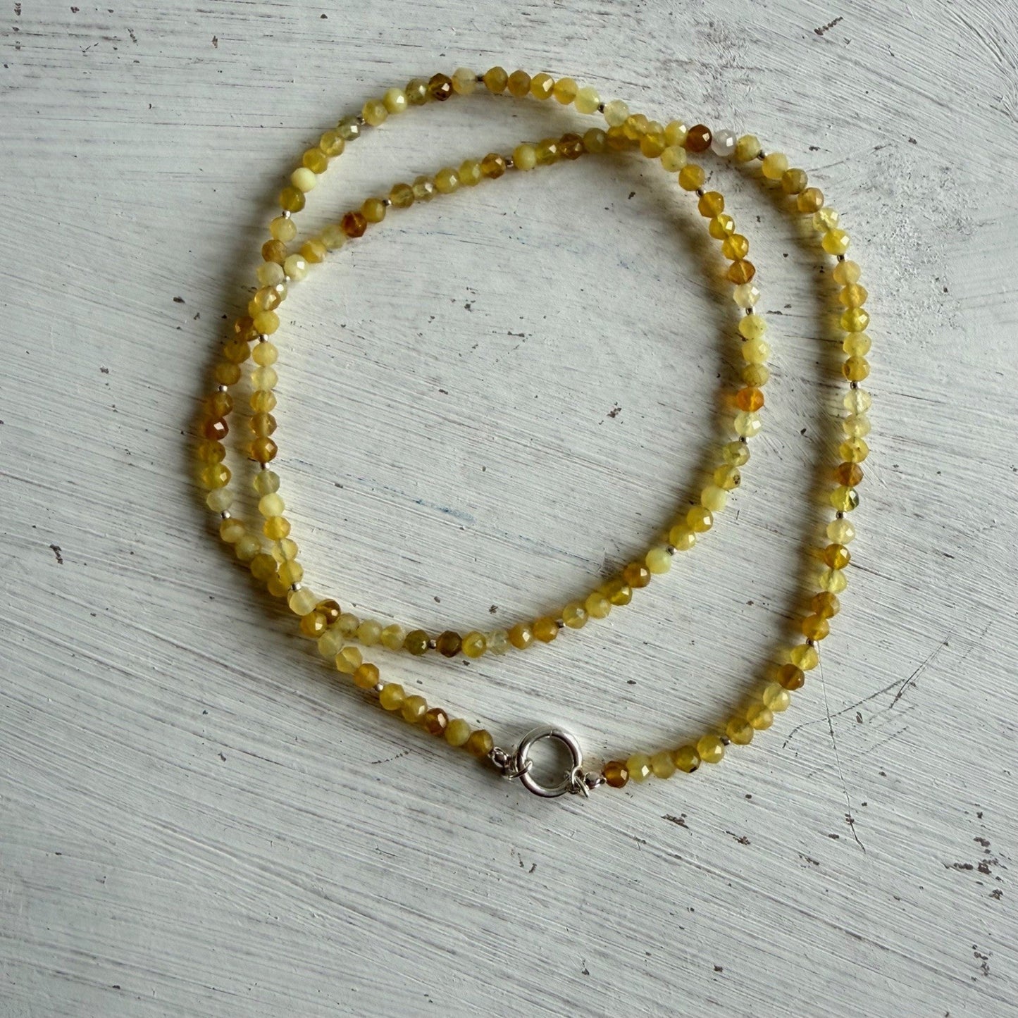 Lange ketting van gele opaal met jaspis bedel - JOALI