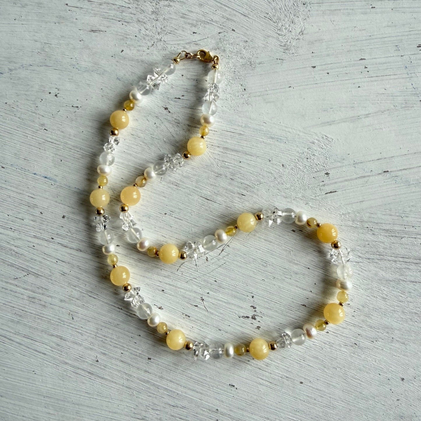 Ketting van gele calciet, Herkimer diamant en maansteen met gold filled slot - CEZANE