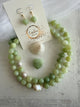 Korte ketting van jade met baroque parel — Engelina Jewelry