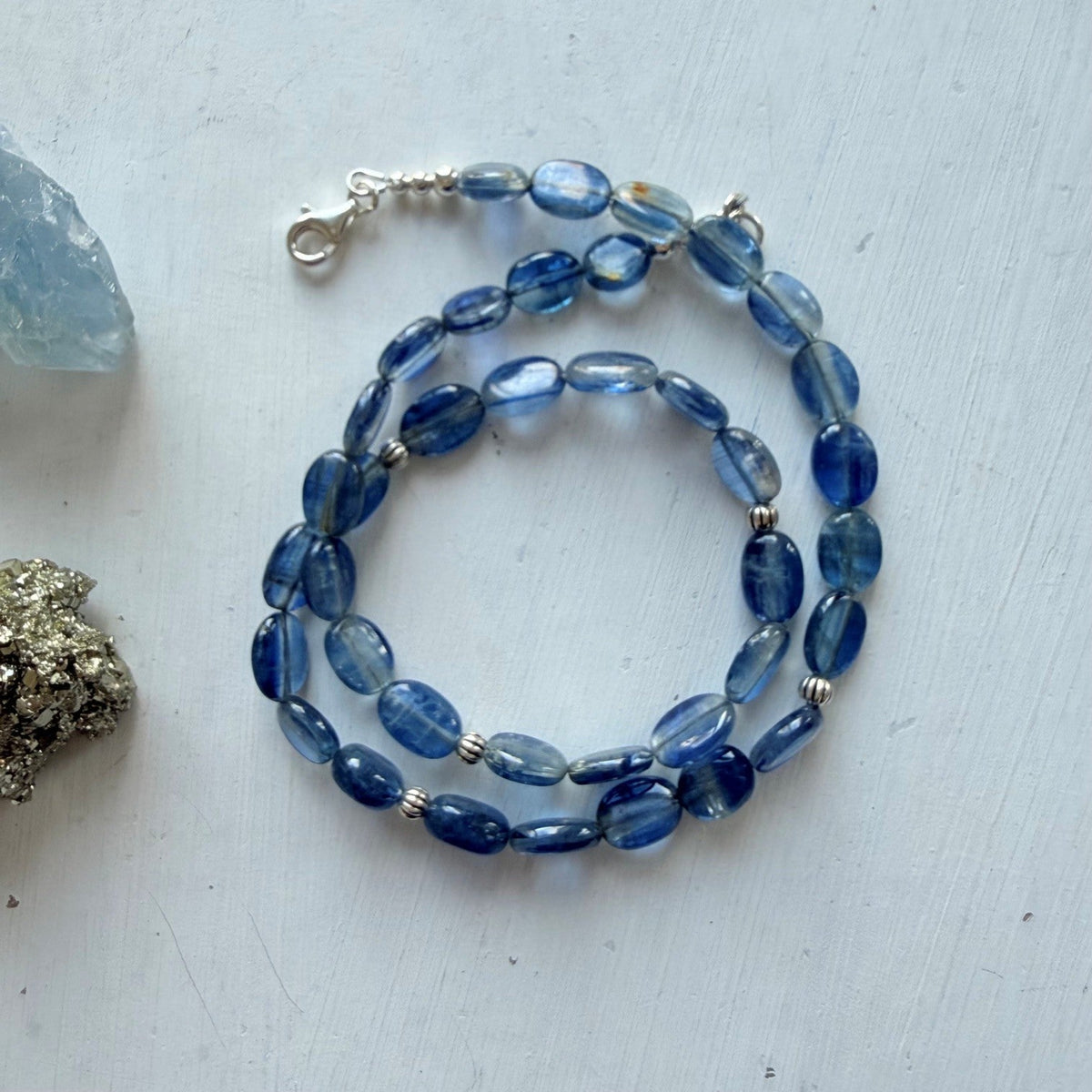 Kettin van kyaniet edelstenen - Engelina Jewelry