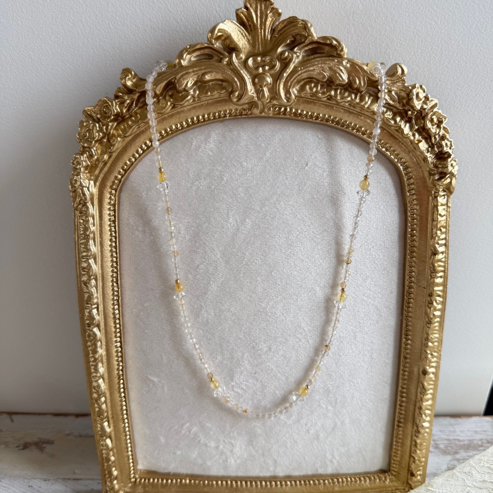 Handgemaakte ketting van ronde kralen met 14K gold filled haakslotje — Engelina Jewelry