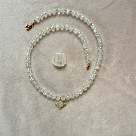 Ketting van regenboog maansteen met bedel