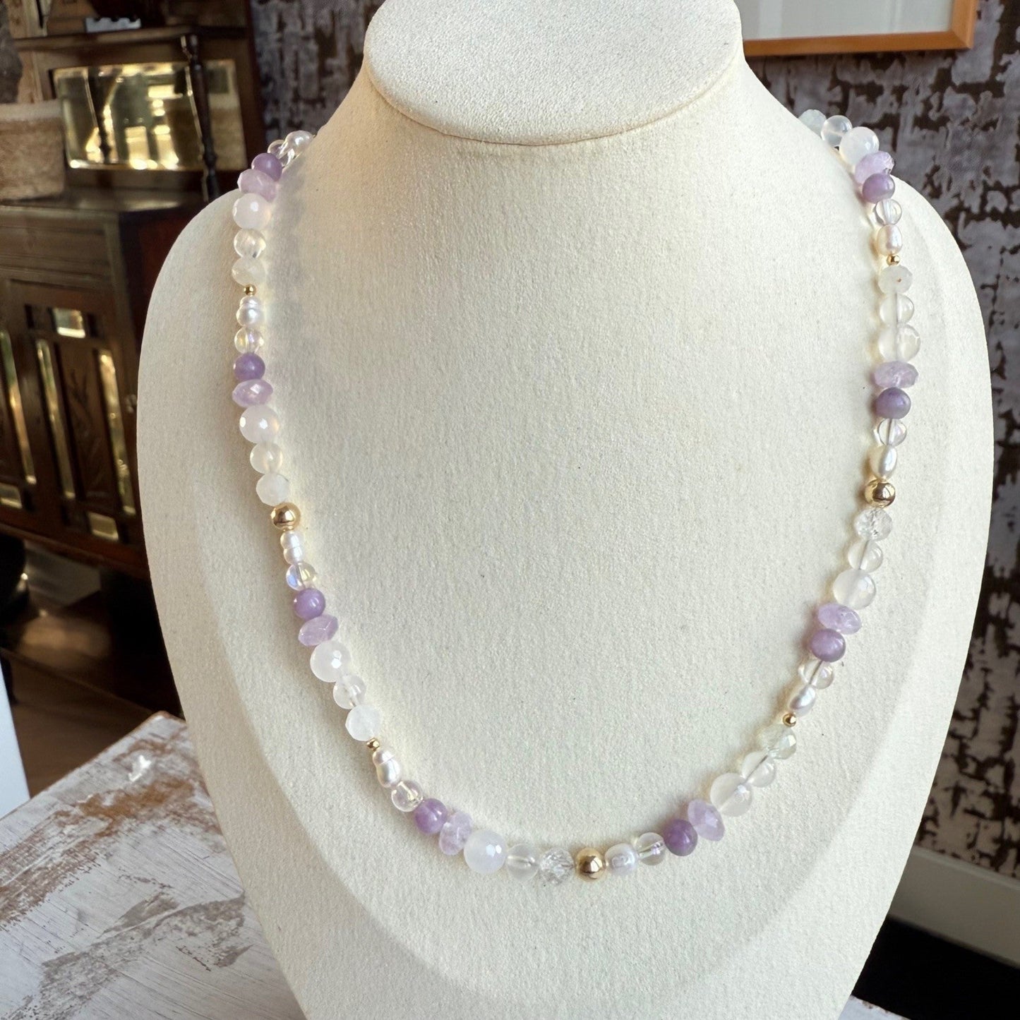 Ketting van witte agaat, topaas en diverse edelstenen met gold filled slot - ABBY