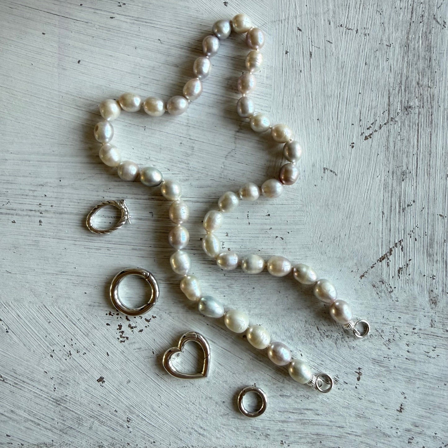 Ketting van zilverkleurige parels - ZIVIA