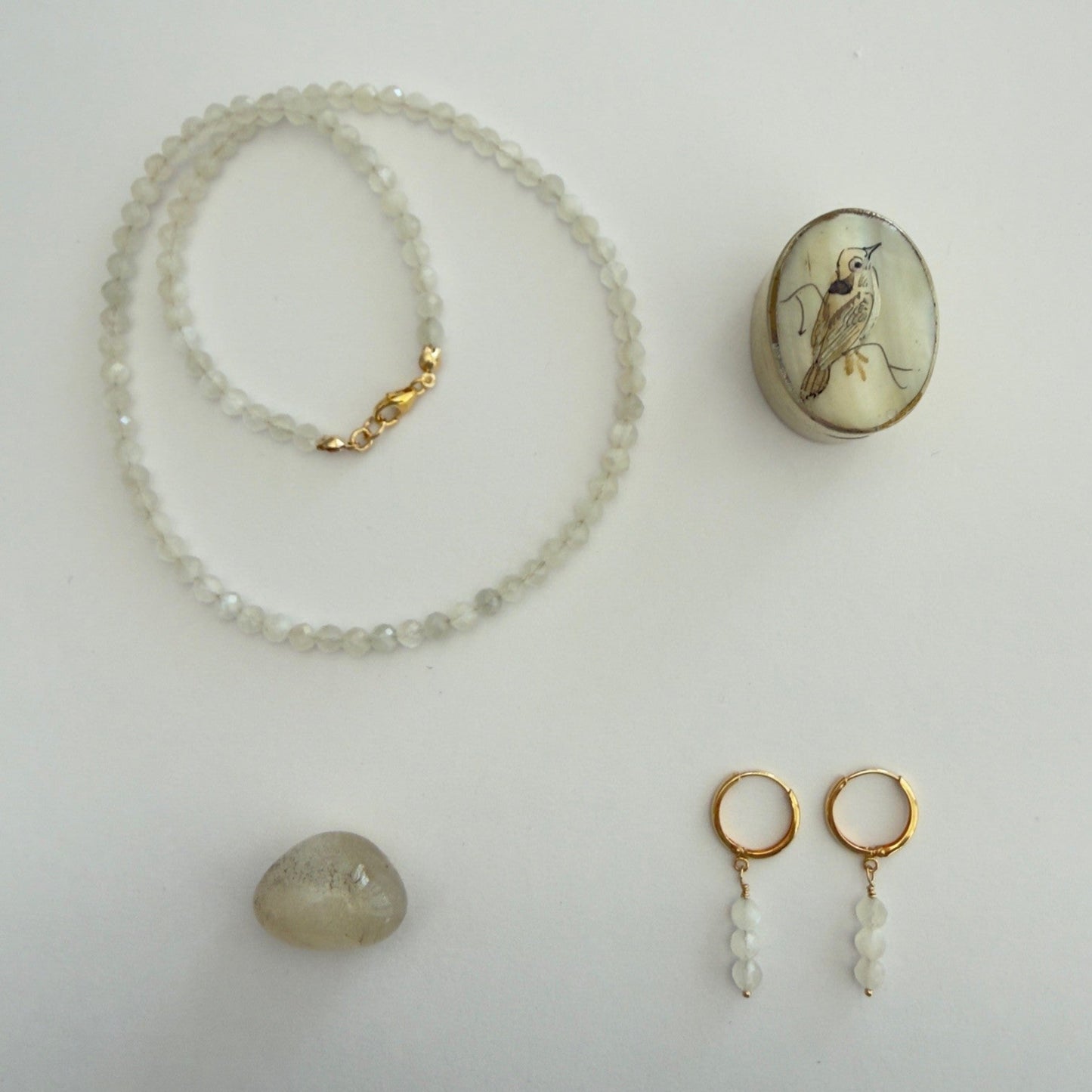 Handgemaakte ketting van ronde kralen met 14K gold filled haakslotje — Engelina Jewelry