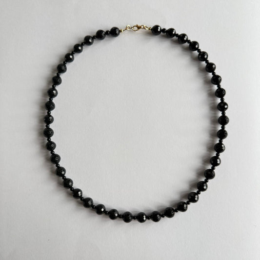 Ketting van zwarte toermalijn met gold filled slotje
