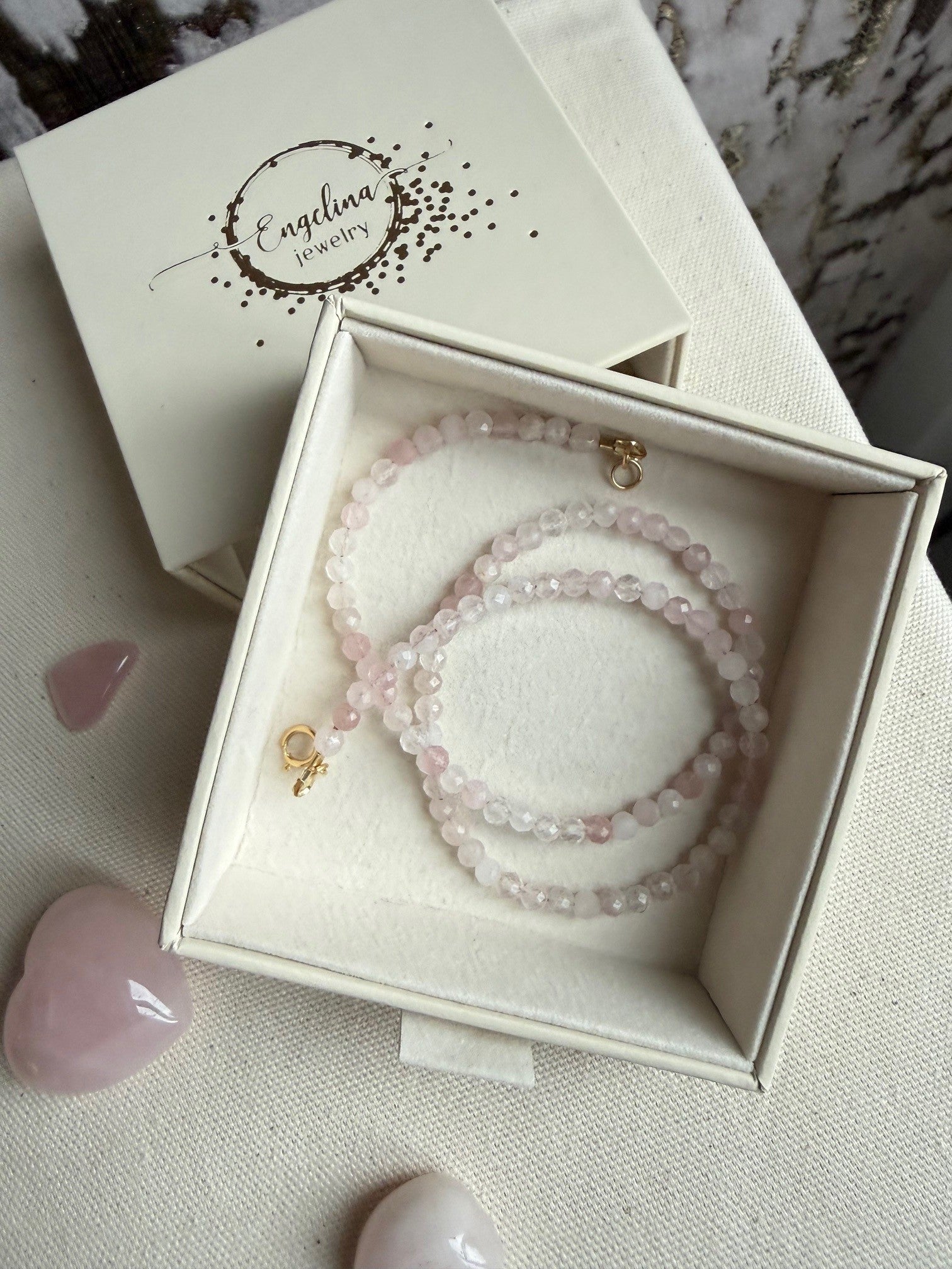 Handgemaakte ketting van ronde kralen met 14K gold filled haakslotje — Engelina Jewelry