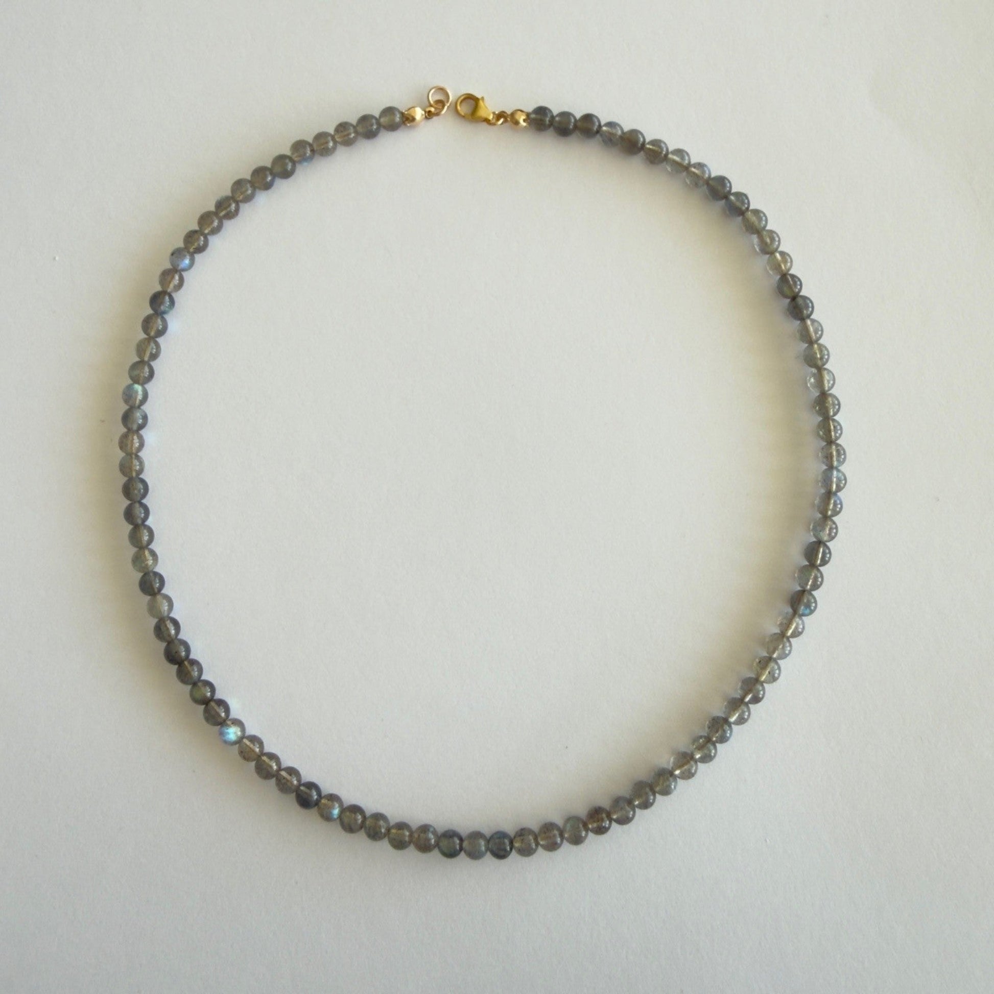 Handgemaakte ketting van ronde kralen met 14K gold filled haakslotje — Engelina Jewelry