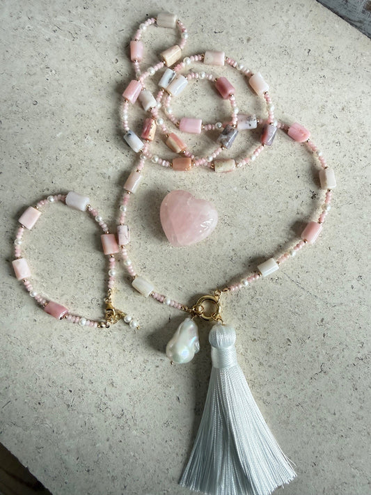 Lange ketting van roze opaal en zoetwaterpareltjes - ROZALITA