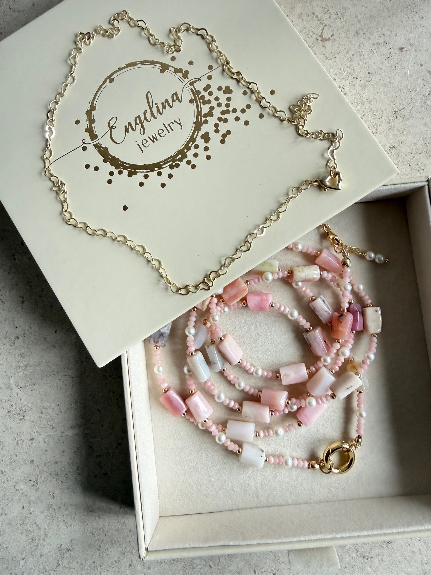 Lange ketting van roze opaal en zoetwaterpareltjes - ROZALITA