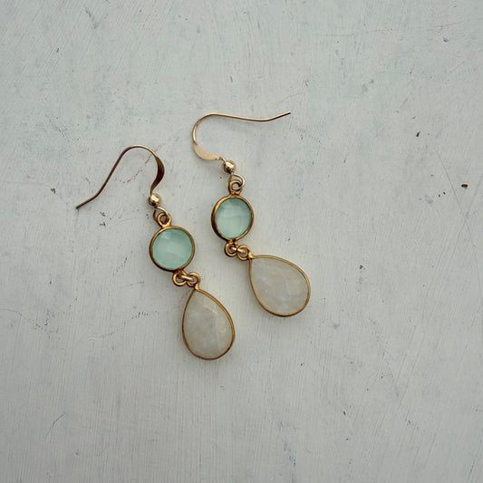 Oorbellen van chalcedoon en maansteen facetdruppel- Engelina Jewelry
