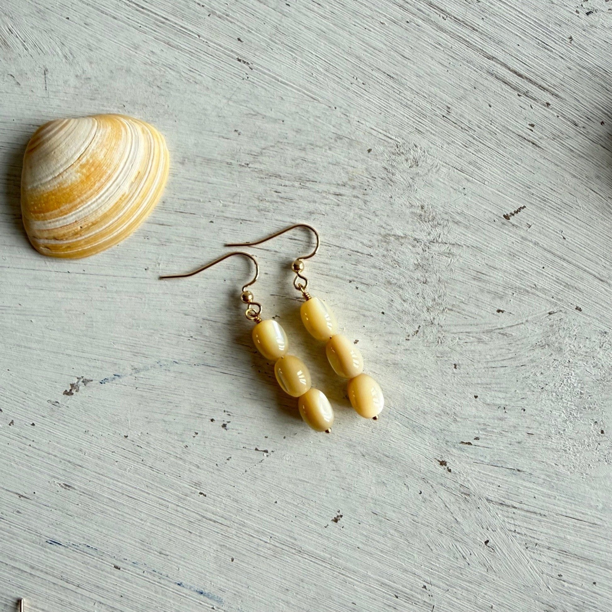 Handgemaakte ketting van ronde kralen met 14K gold filled haakslotje — Engelina Jewelry