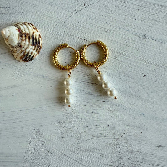 Oorbellen met schelpparels