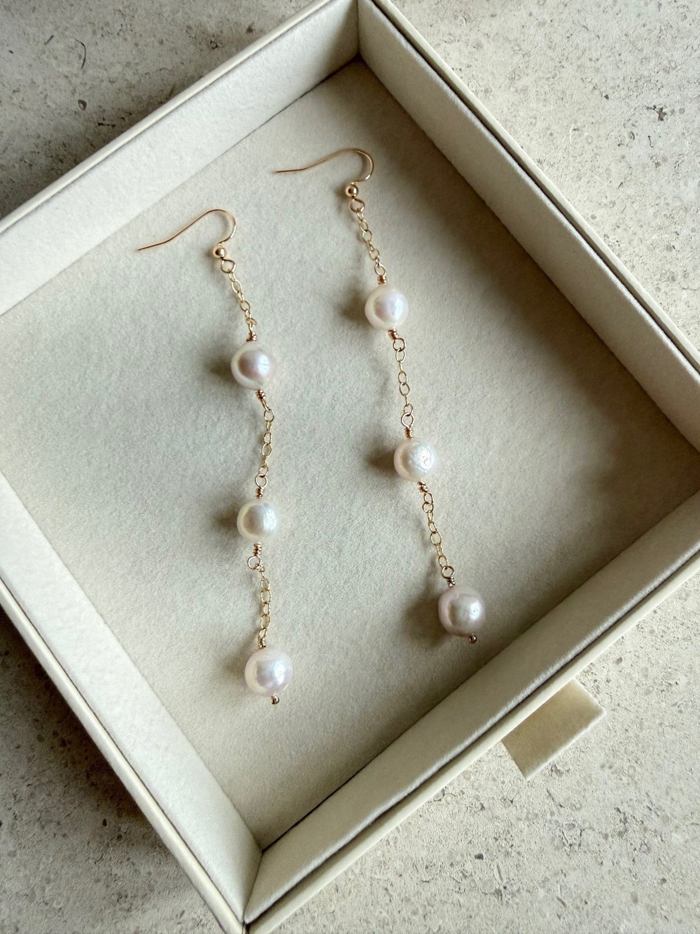 Gold filled oorbellen met Edison parels - ELIZA