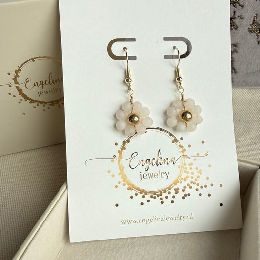 Gold filled oorbellen met rozenkwarts bloemetjes