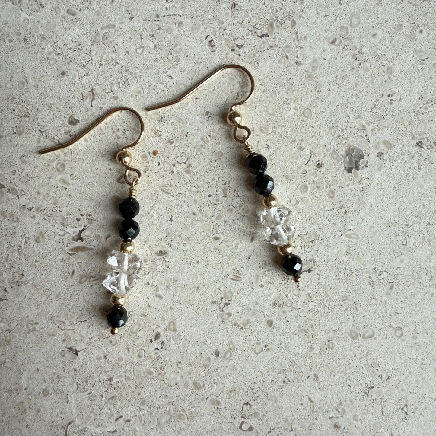 Oorbellen van spinel facetkraaltjes en Herkimer diamant