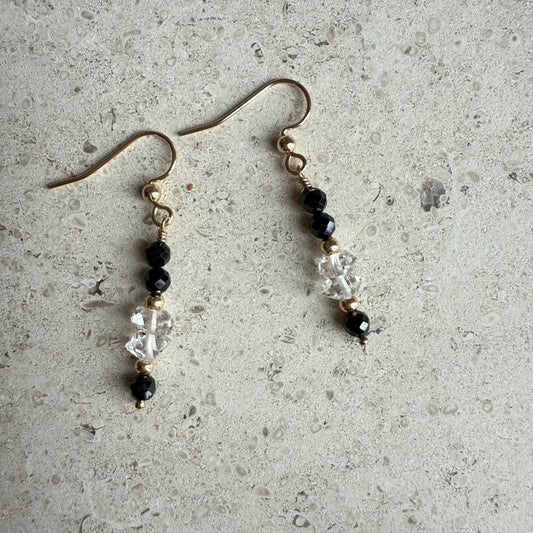 Oorbellen van spinel facetkraaltjes en Herkimer diamant