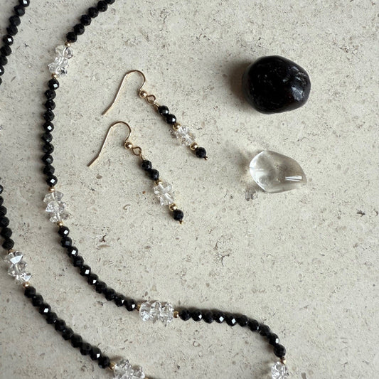 Oorbellen van spinel facetkraaltjes en Herkimer diamant