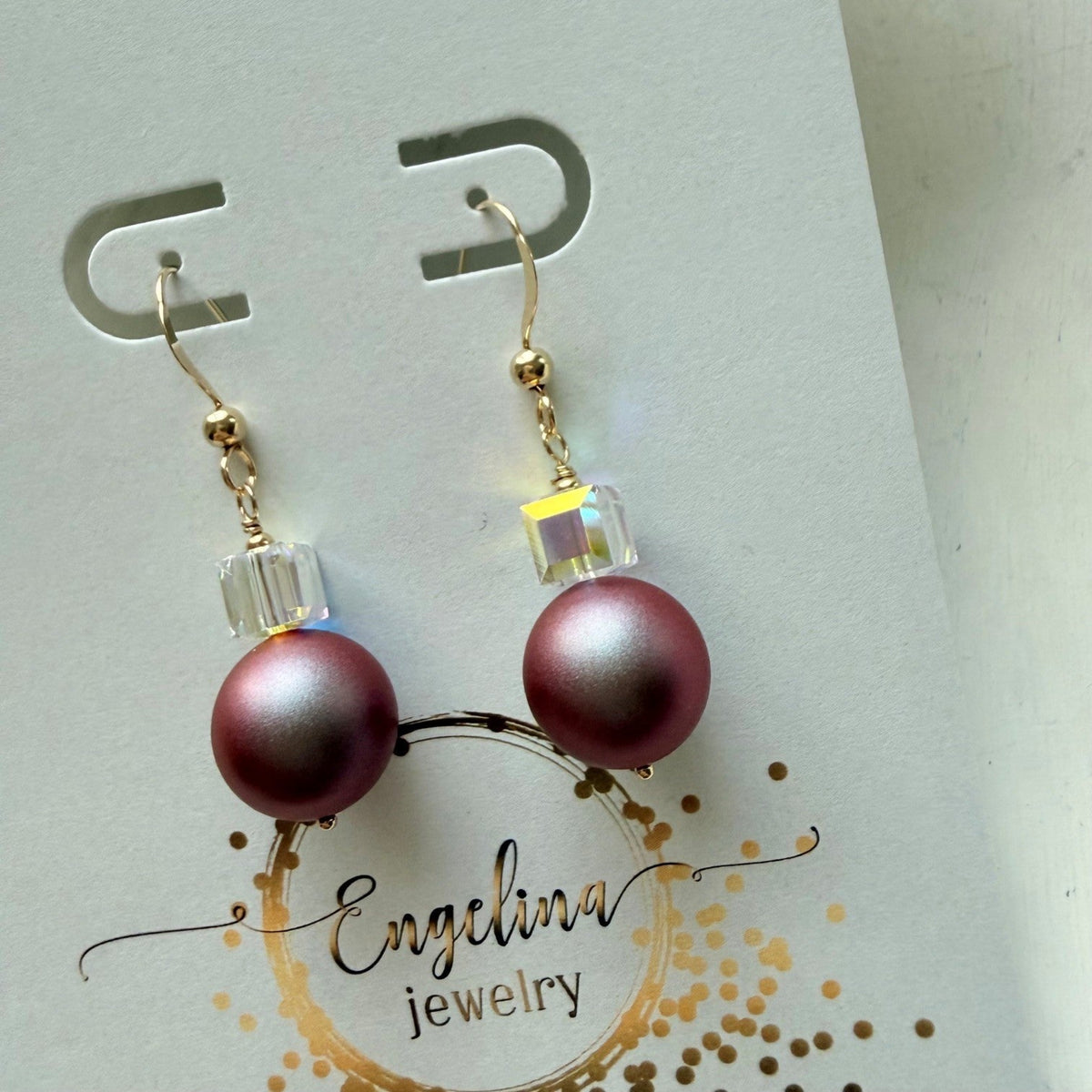 Gold filled oorhaakjes met Swarovski parel in paars - Engelina Jewelry