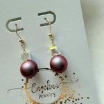 Gold filled oorhaakjes met Swarovski parel in paars - Engelina Jewelry