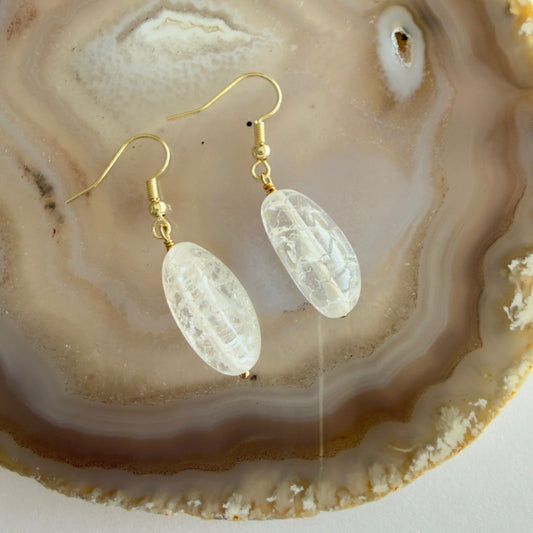 Gold filled oorbellen met langwerpige bergkristal kralen