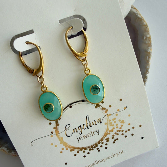 Oorbellen van aqua chalcedoon bedels