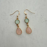 Gold filled oorhaakjes met chalcedoon en rozenkwarts druppel - Engelina Jewelry
