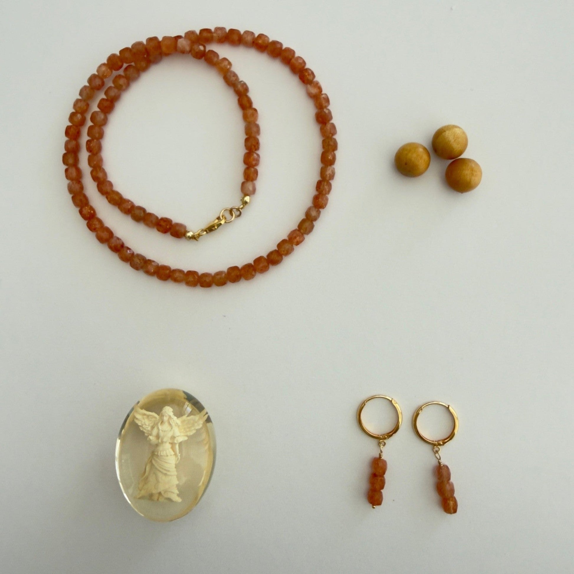 Handgemaakte ketting van ronde kralen met 14K gold filled haakslotje — Engelina Jewelry
