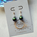 Gold filled oorhaakjes met Swarovski parel in groen kleur - Engelina Jewelry